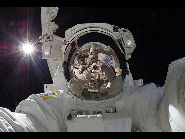 Astronauta Aki Hoshide Selfie en el Espacio (Foto: NASA)